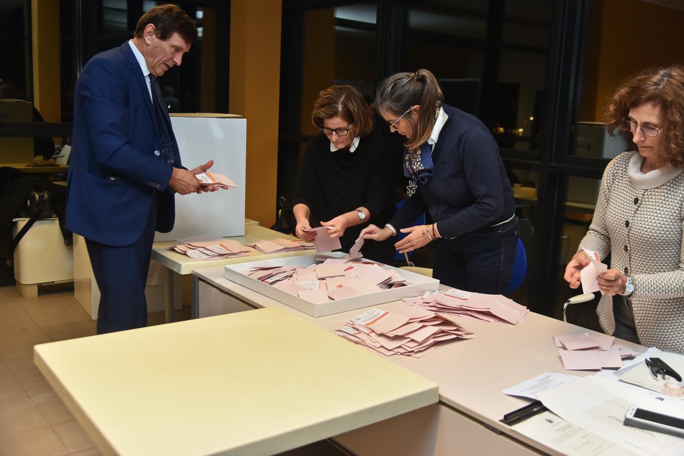 Sardegna, solo il 15% di affluenza alle elezioni suppletive: il centrosinistra toglie il seggio al M5s