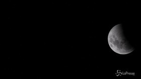 Eclissi di Luna, le immagini spettacolari riprese dall’Argentina