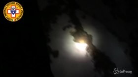 Salvati due inglesi sulle montagne di Cogne: il video dell’intervento notturno
