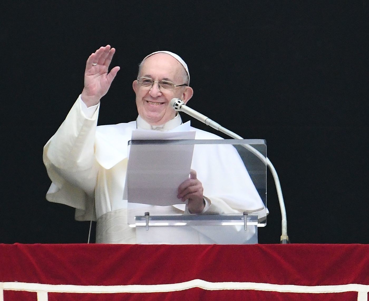 Boom per ‘Click to Pray’: in 48 ore oltre 75mila fedeli pregano con Papa Francesco