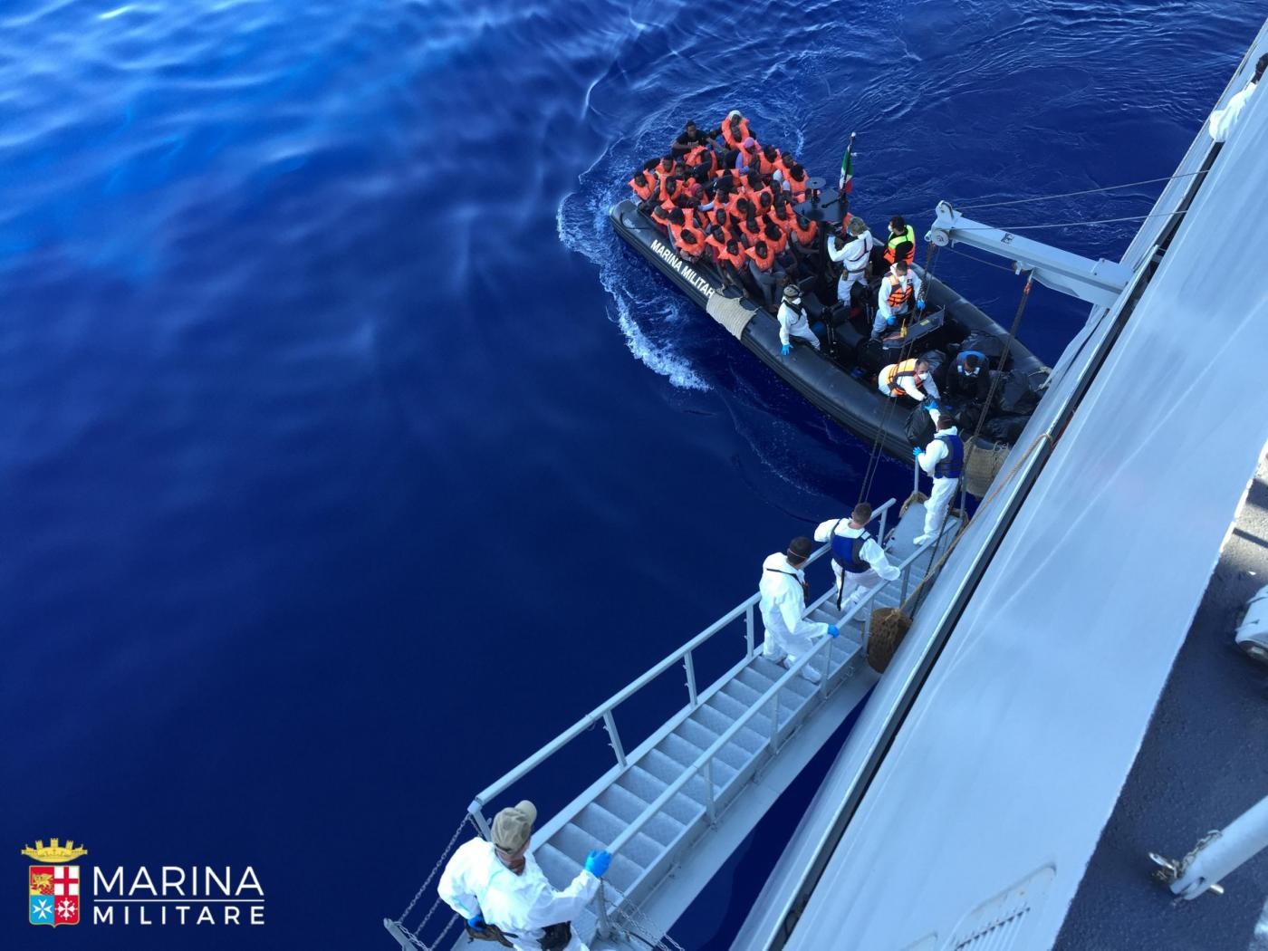 Migranti, la Germania sospende la missione Sophia per la “linea dura dell’Italia”. Salvini: “Non è un problema”