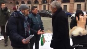 Torino, protesta degli ambulanti del Balon: l’arrivo di Chiamparino