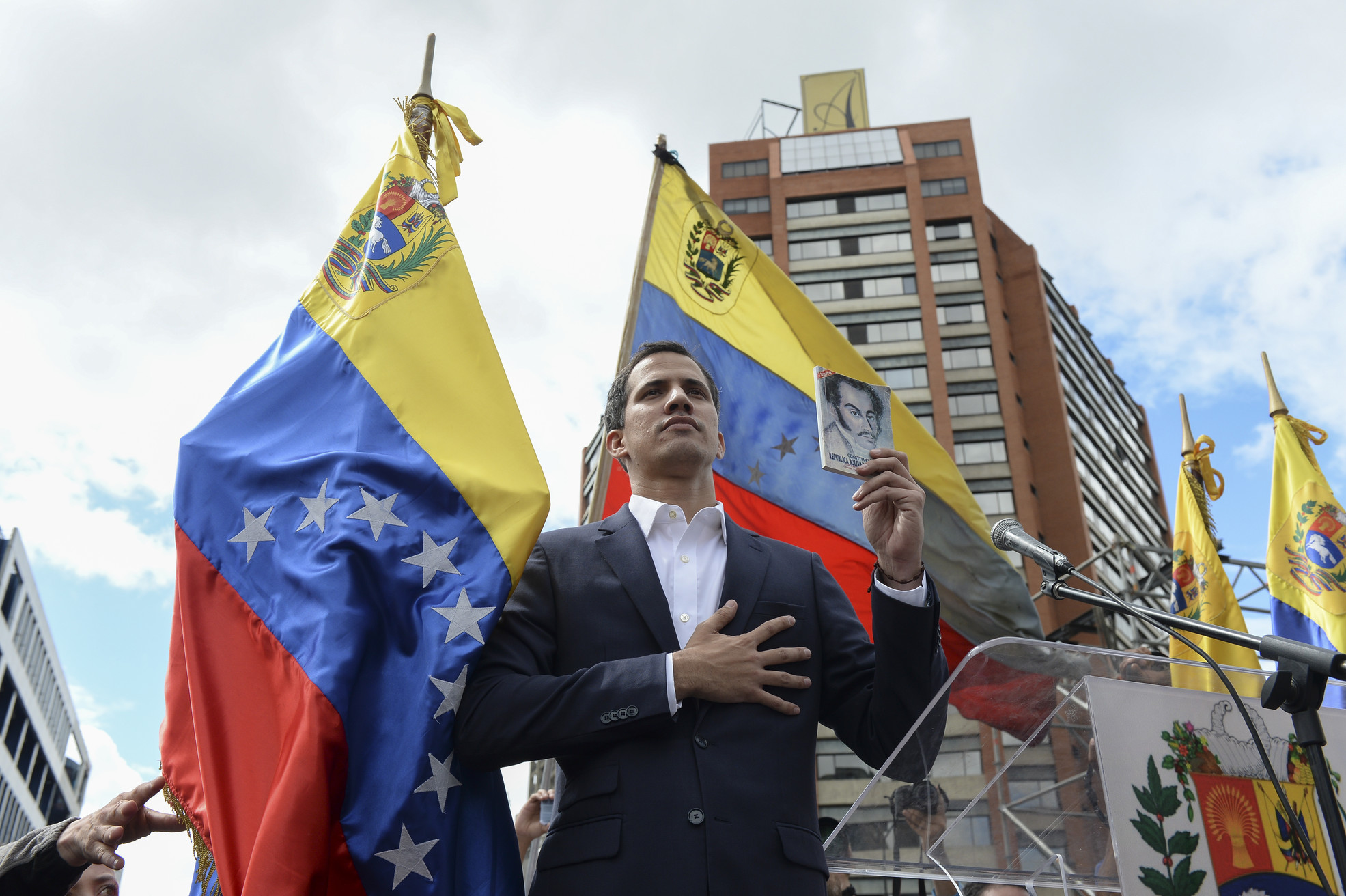 Caos in Venezuela, Guaido si autoproclama presidente. Trump è il primo a riconoscerlo