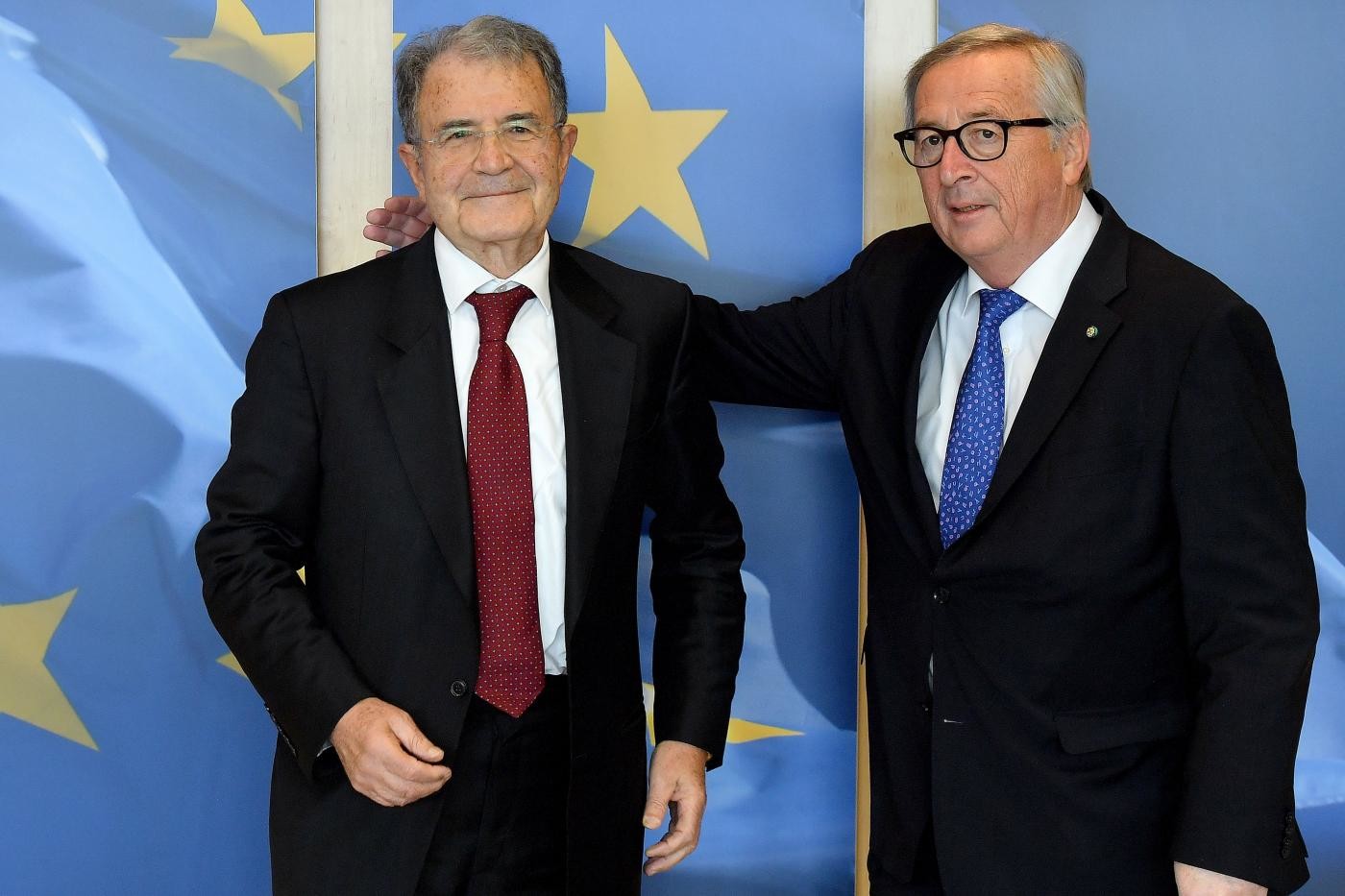 Prodi scuote la sinistra: “Né idee né leader”. Nei circoli Pd Zingaretti avanti, ma è caos