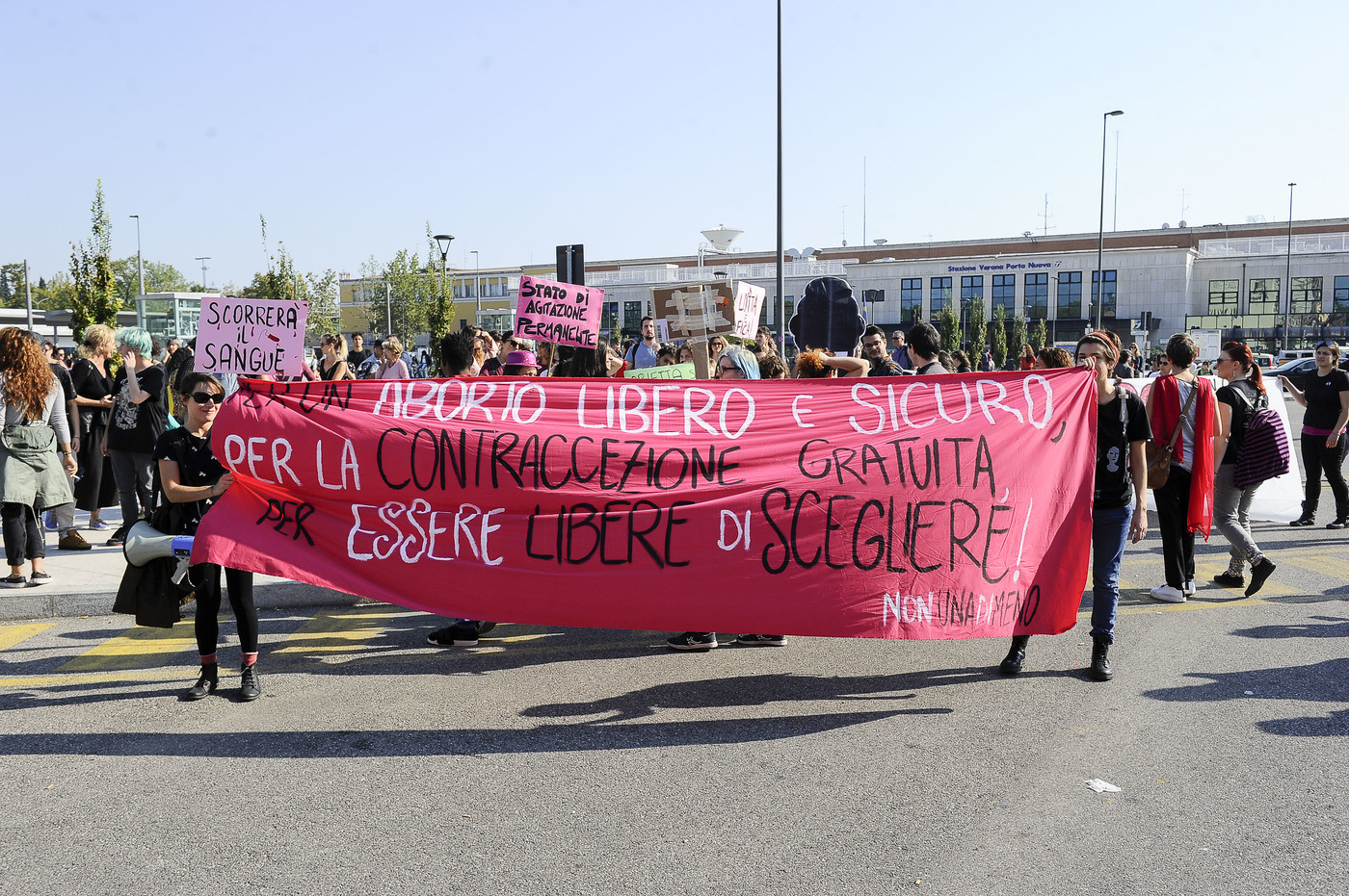 Aborto, il Consiglio d’Europa bacchetta l’Italia: “Disparità di accesso e discriminazioni”