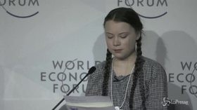 Davos, la 16enne svedese Greta difende il clima