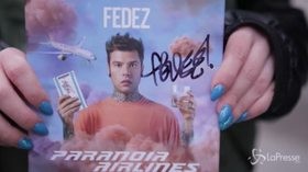 Torino, fan in delirio per Fedez