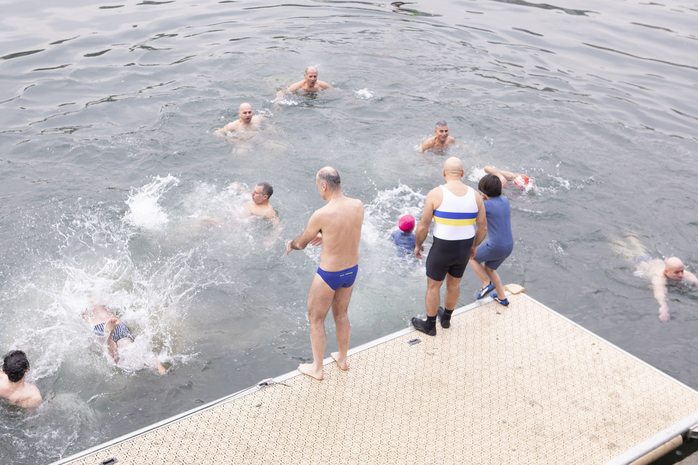 A Torino tornano gli “Orsi polari”: in 150 per un tuffo gelido nel Po