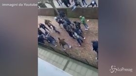 Millwall-Everton, botte da orbi prima della partita