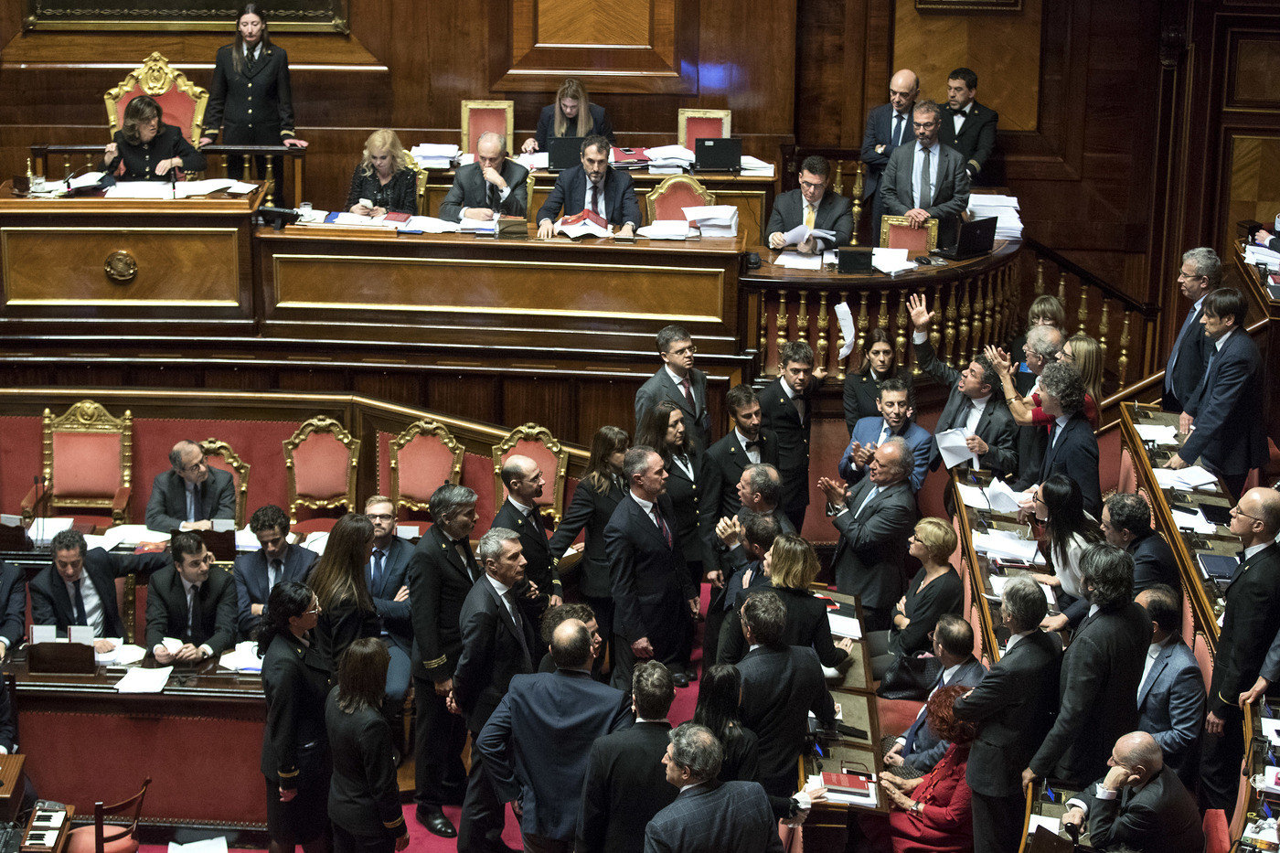 Il decretone arriva al Senato. Corsa contro il tempo per far vedere ad aprile i primi effetti