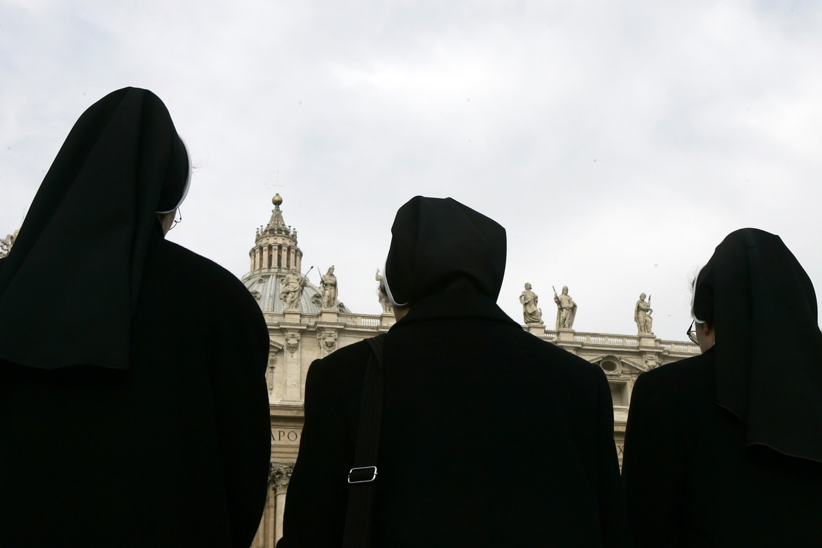 “Io, giovane suora, violentata in confessionale. Nessuno ha fatto niente”