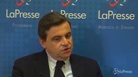 Reddito di cittadinanza, Calenda: “Chi si spacca la schiena mantiene chi non lavora”