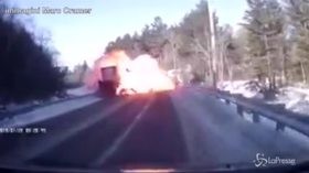 Schianto in strada: una bomba di fuoco investe l’automobilista