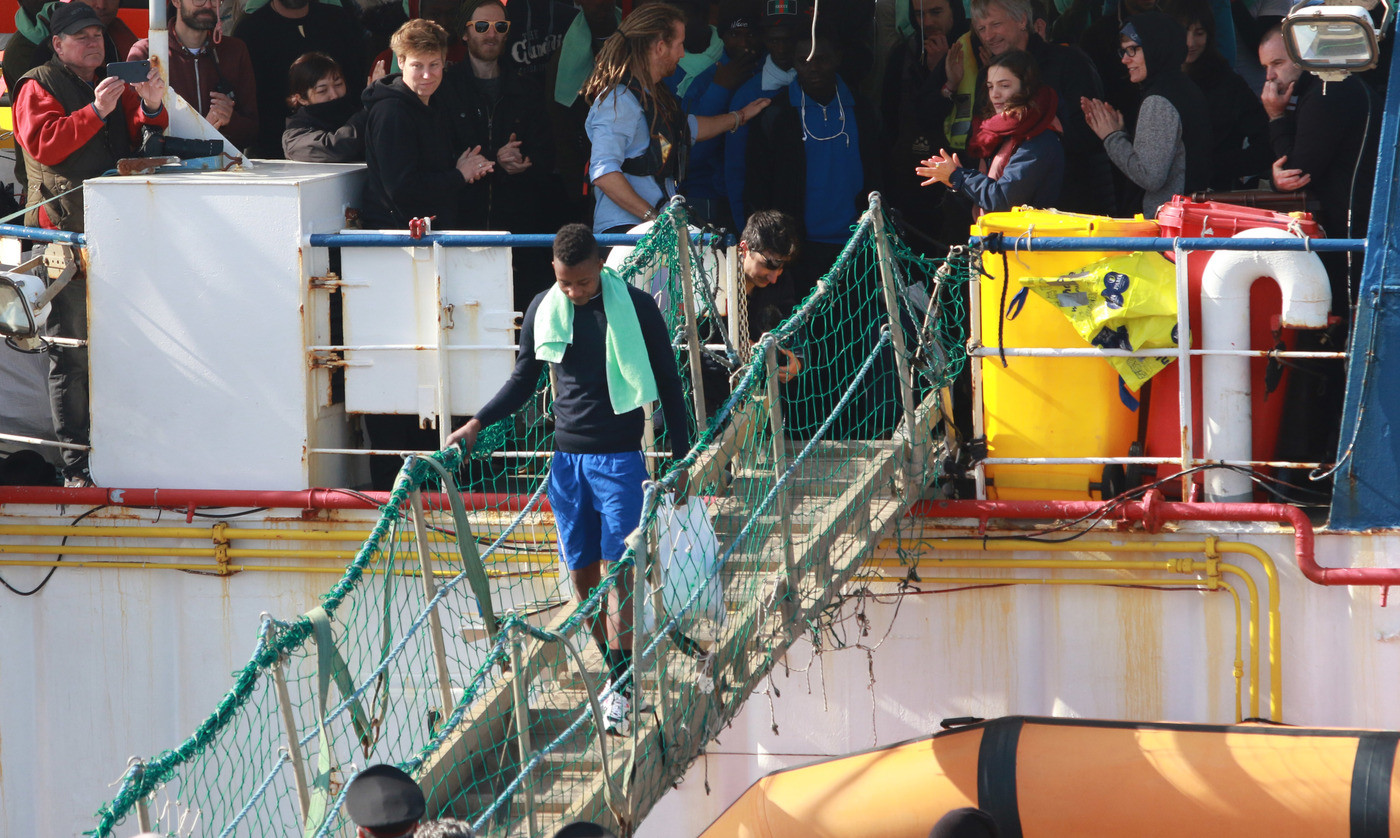 Fine di un’odissea; lo sbarco dei migranti della Sea Wacth a Catania