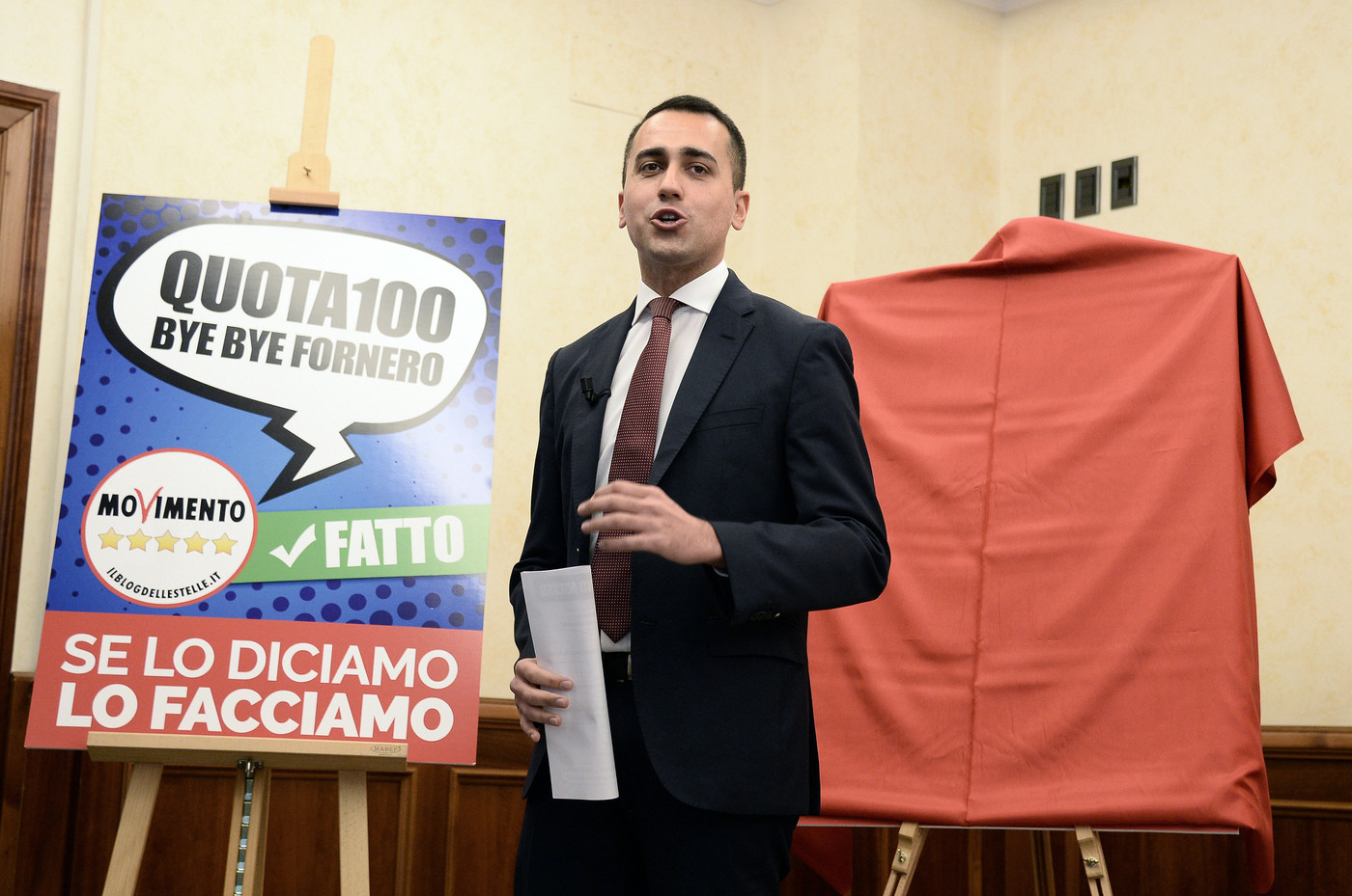 M5S, quadri, barattoli e gioia per il decretone: un nuovo show orgoglio con Di Maio