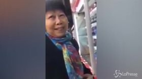 Razzismo a Monza, il commesso del supermercato contro la donna cinese: “Ti spezzo le gambe”