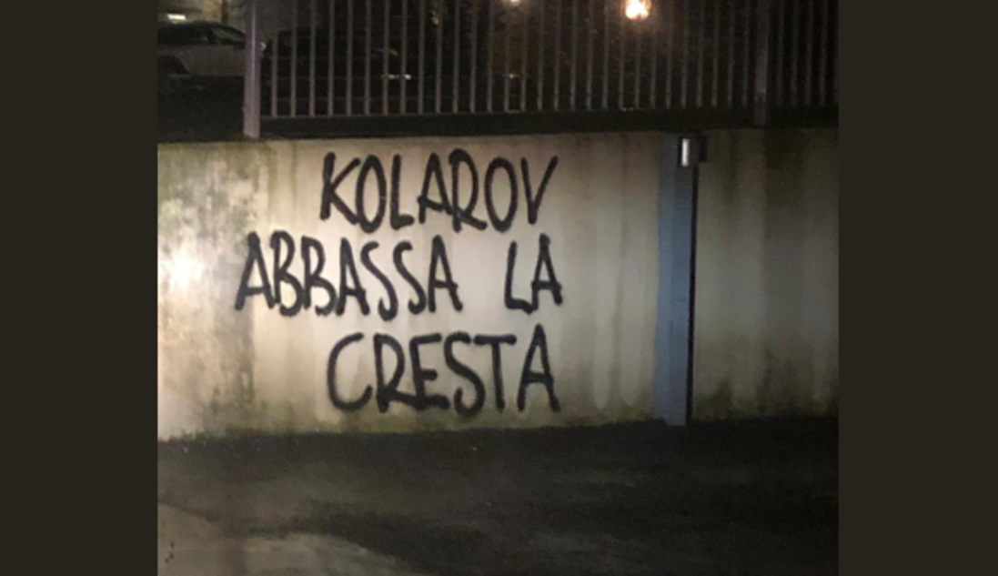 Roma, scritte contro Kolarov in città: “Abbassa la cresta, croato di m…”