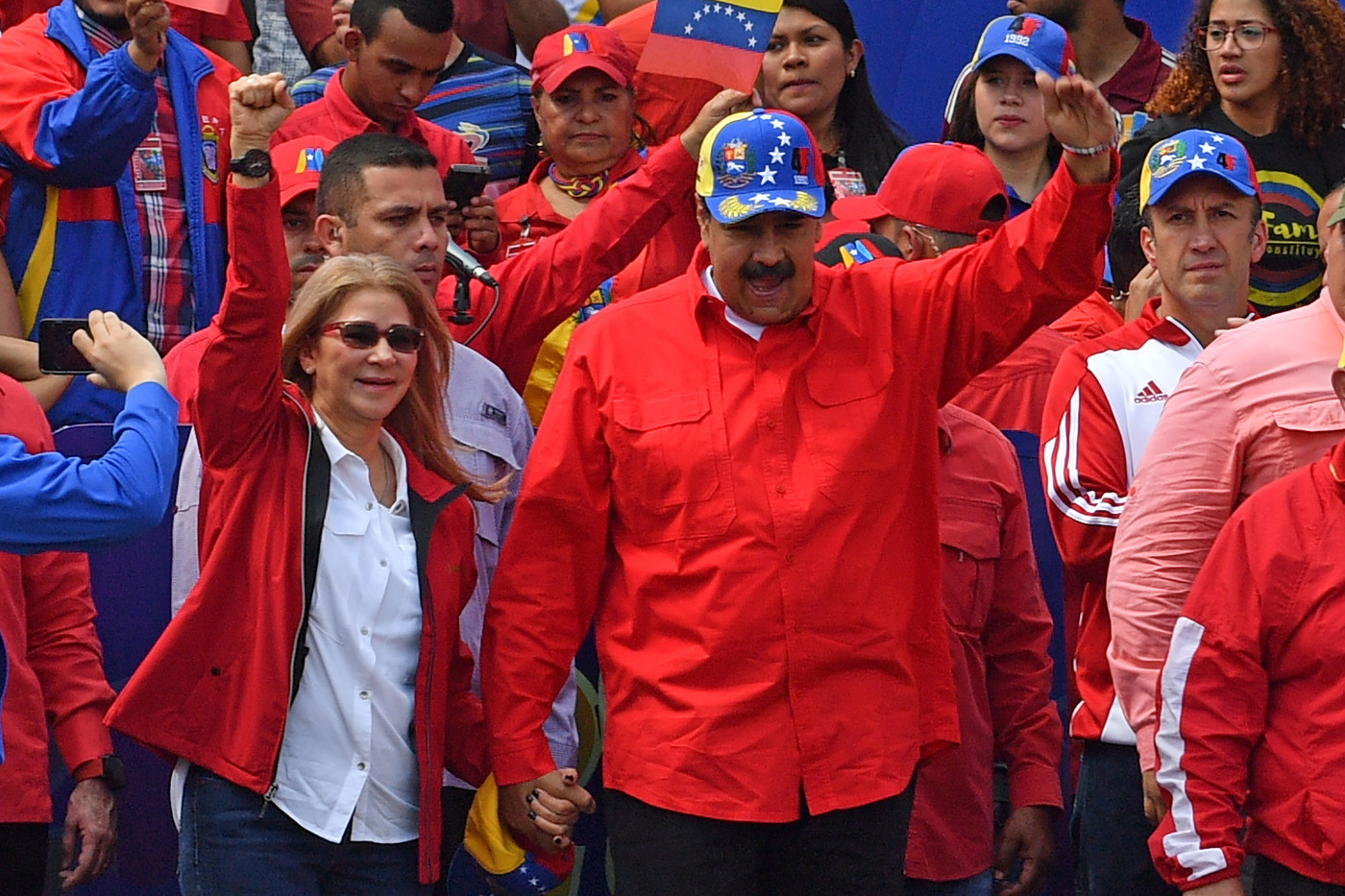 Venezuela, Maduro: “Rischio guerra civile, il popolo si sta armando”. La Francia ribadisce l’ultimatum: “Convochi presidenziali o riconosceremo Guaido”