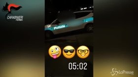 Saccheggiano auto della polizia ma la loro ‘impresa’ gira sui social: scoperti tre giovani