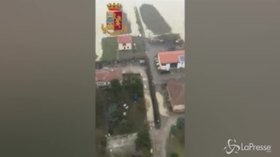Bologna, l’esondazione del Reno vista dall’elicottero, le immagini sono impressionanti