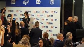 Sanremo, Bisio “ci prova” con Virginia Raffaele