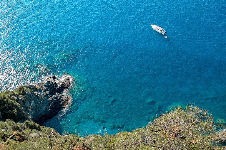 Si mette in malattia per andare a fare la guida in Costa Smeralda: denunciato dipendente Enac