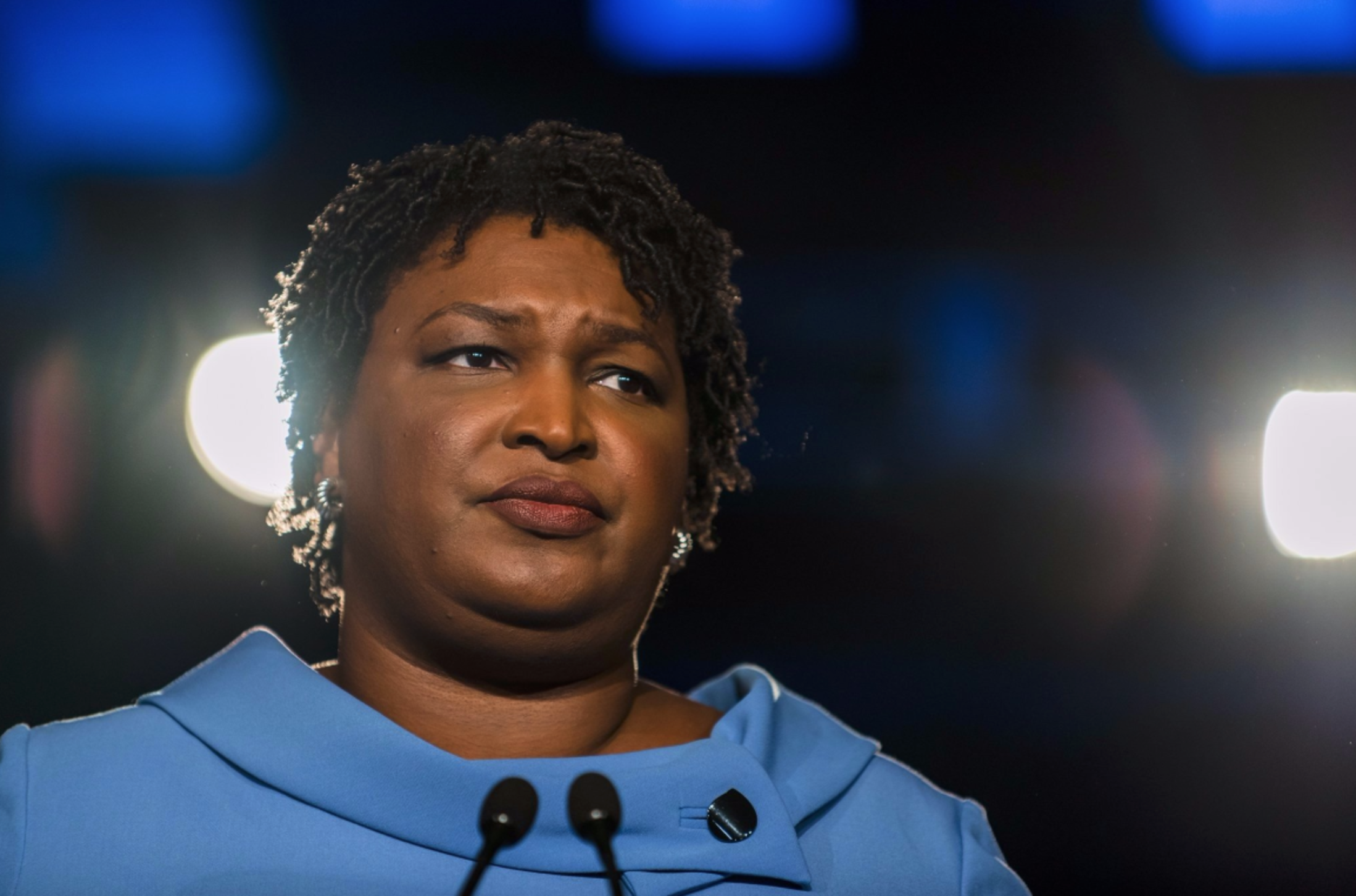 Stacey Abrams rompe un’altra barriera: sarà la prima afroamericana a rispondere allo Stato dell’Unione