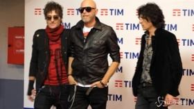 Sanremo, le foto di rito: Negrita, Boomdabash e Nino D’Angelo con il rapper Livio Cori