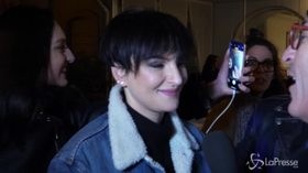 Sanremo, selfie con i fan e cena con gli amici: Arisa si rilassa dopo l’esibizione