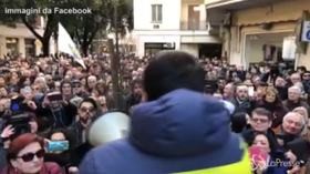 Sanremo, Salvini ai sostenitori di Terni: “Vi auguro un buon Festival, anche se so che non mi amano”