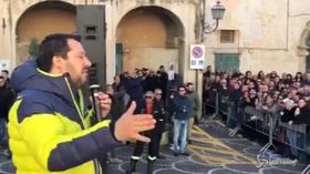 Salvini: “L’utero in affitto mi fa schifo, la donna non è un bancomat”