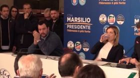 Salvini e Meloni fanno il verso a Berlusconi