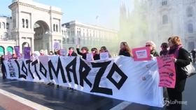Violenza sulle donne, flash mob a Milano per lanciare lo sciopero dell’8 marzo