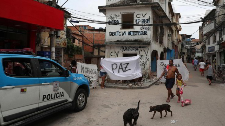 Brasile, strage nelle favelas di Rio: almeno 13 morti in ...