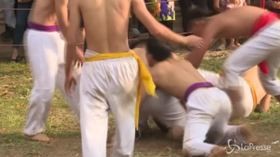 Vietnam, lotta senza esclusione di colpi per un pallone di 17 chili