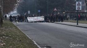 Torino, il corteo degli anarchici contro CasaPound