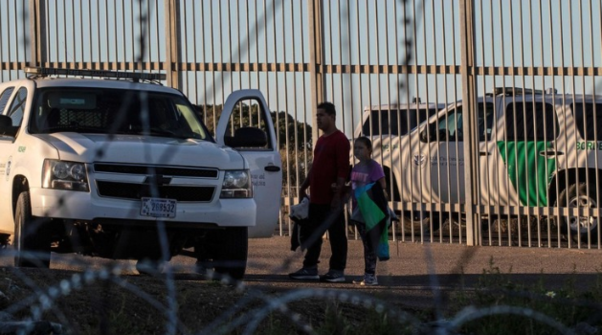 Usa, trovato accordo per evitare lo shutdown: 1,3 miliardi per il muro al confine con il Messico
