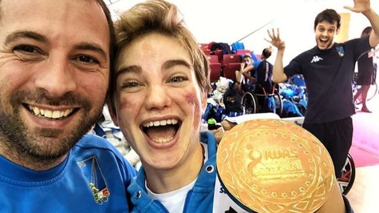 "A chi cade e riprende a nuotare". Bebe Vio dedica il suo oro a Manuel Bortuzzo