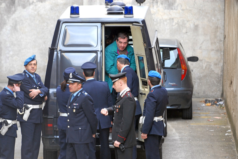 Strage di Erba, appello di Marzouk a Bonafede: “Mi lasci tornare in Italia”