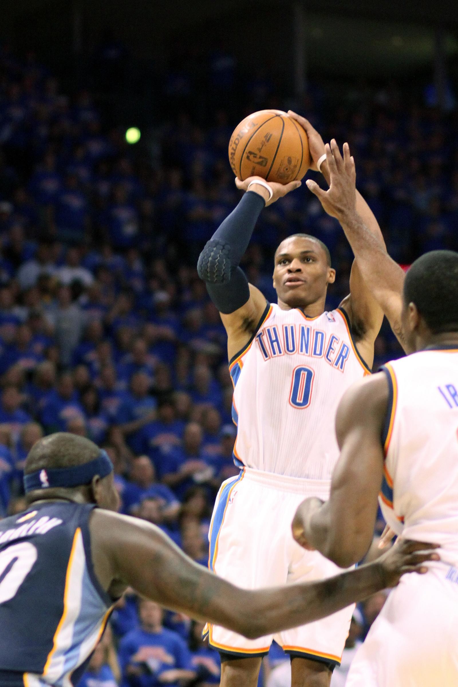 Nba: Westbrook non basta ad Oklahoma, torna al successo New York