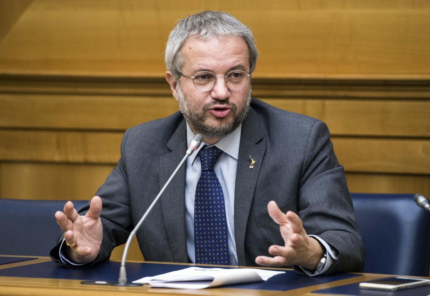 Ue, Borghi: “Se non riusciamo a cambiarla meglio uscirne”. Polemica sulle parole del leghista