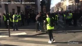 Gilet gialli, a Parigi insulti antisemiti al filosofo Alain Finkielkraut