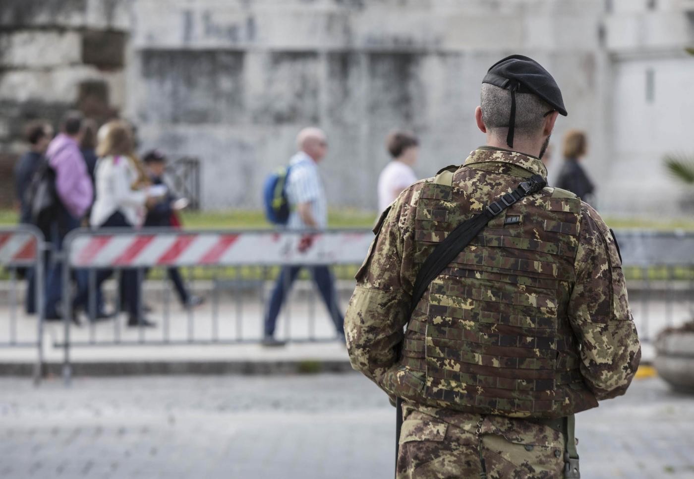 Roma, militare accusato di abusi sulla figlia minorenne: esercito lo sospende