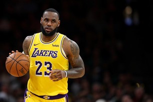 Nba, LeBron Lames vince l’All Star Game. Battuta la squadra di Giannis Antetokounmpo