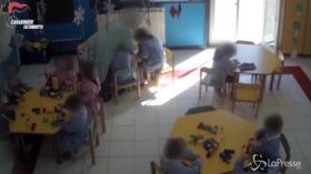 Caltanissetta, botte e minacce all’asilo: maestra ai domiciliari