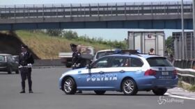 Polstrada: via patente a chi guida con il cellulare
