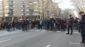 Barcellona, proteste e scontri in piazza contro il processo ai leader catalani
