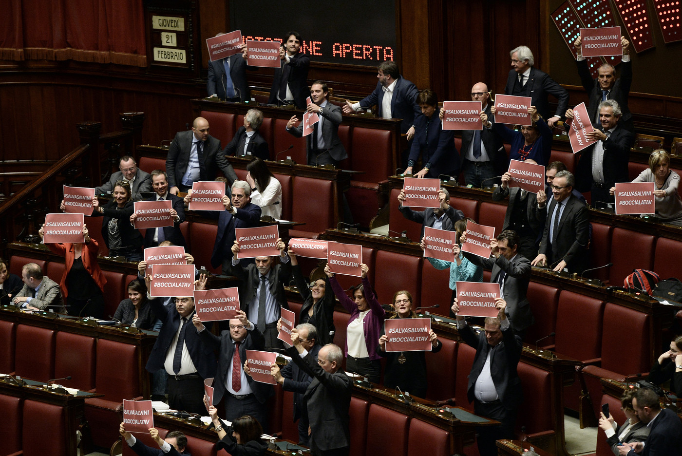 Tav, ok dalla Camera alla mozione Lega-M5S: l’opera va ridiscussa