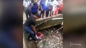 C’è un mare di plastica nel canale indonesiano
