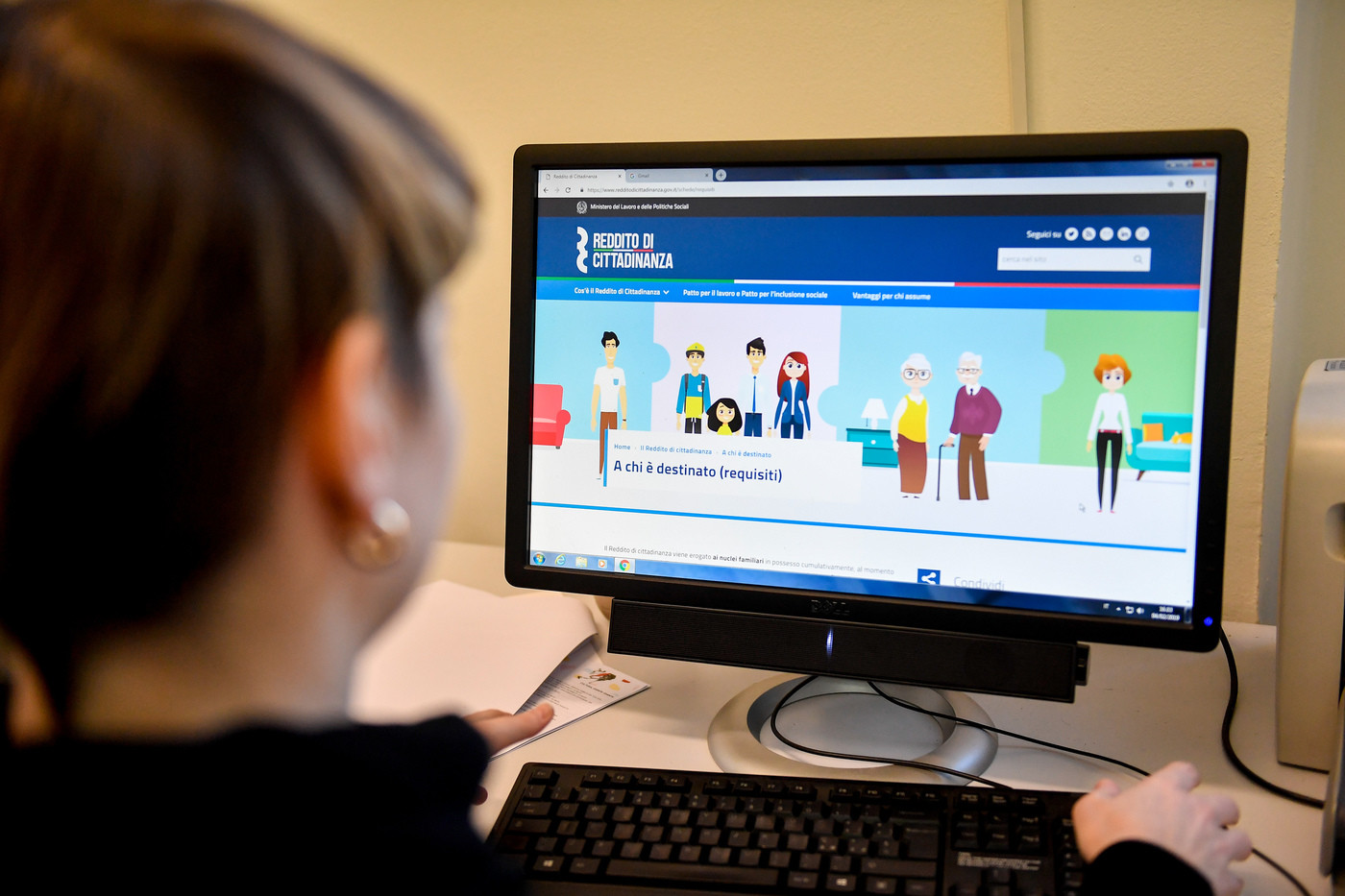 Reddito di cittadinanza, l’obbligo di accettare un lavoro scatta solo se il salario supera 858 euro